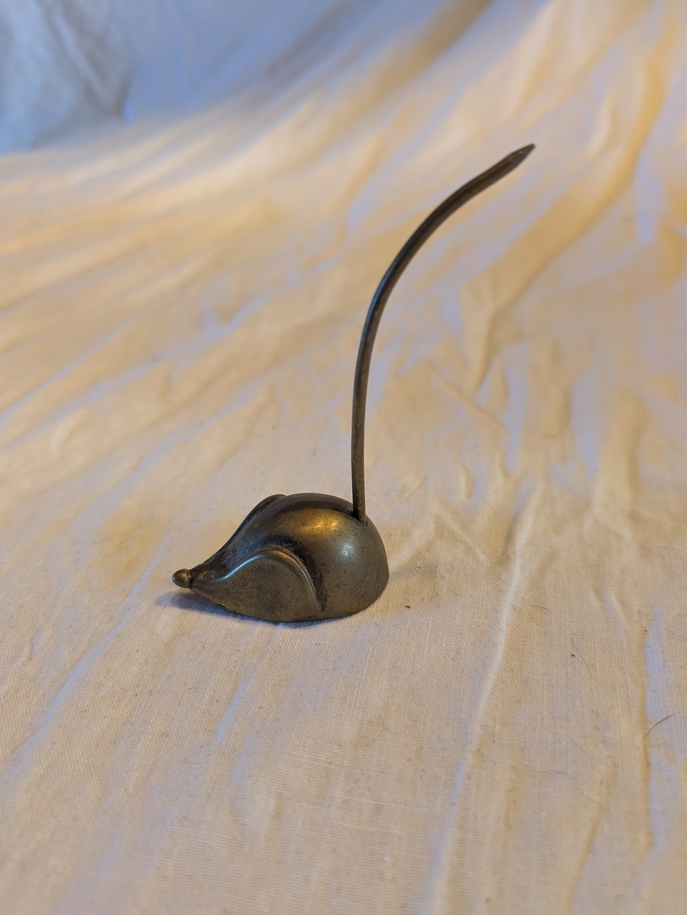 2/50$ Vintage Brass-Toned Mouse ring holder with Curved Tail